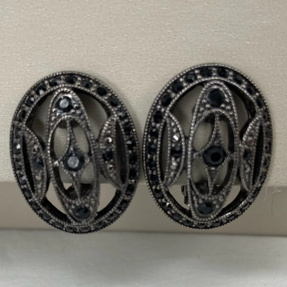 Vintage Monet Oval‎ Clip On Earrings Black Rhinestone Art Deco Style
